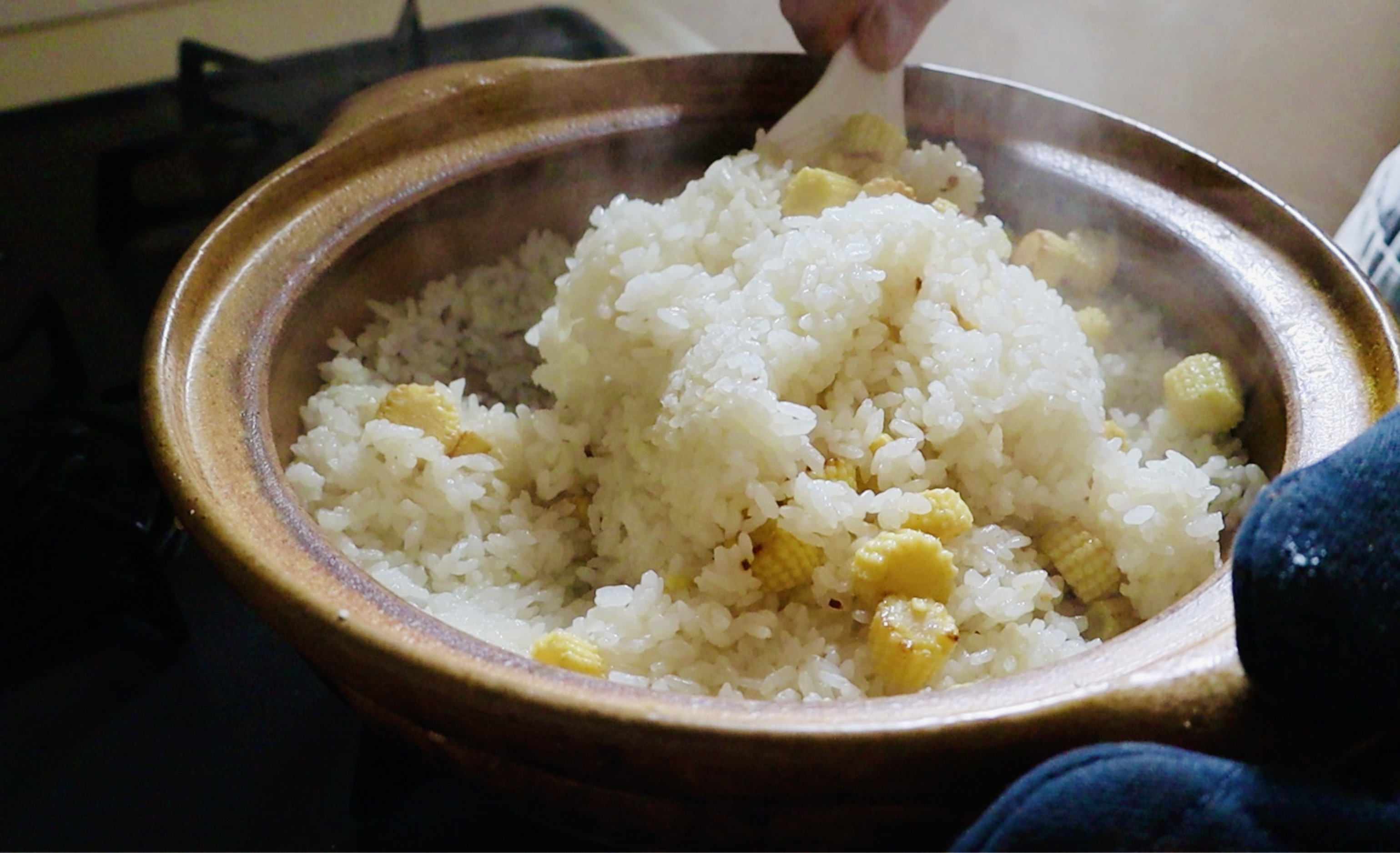 【旬野菜レシピ】材料4つだけ！ヤングコーンの炊き込みご飯